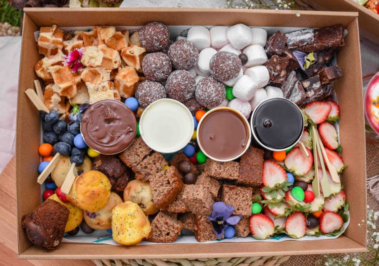 100 X Brown Kraft Disposable Catering Grazing Boxes Trays With Lids
