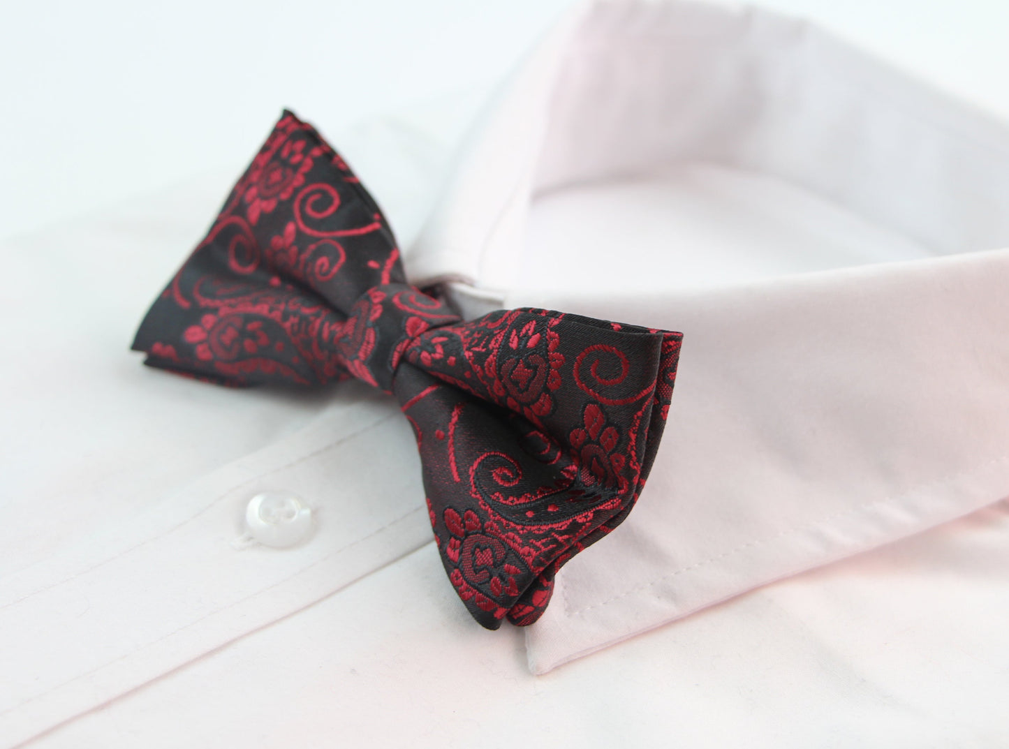 Mens Black & Red Elegant Paisley Patterned Bow Tie