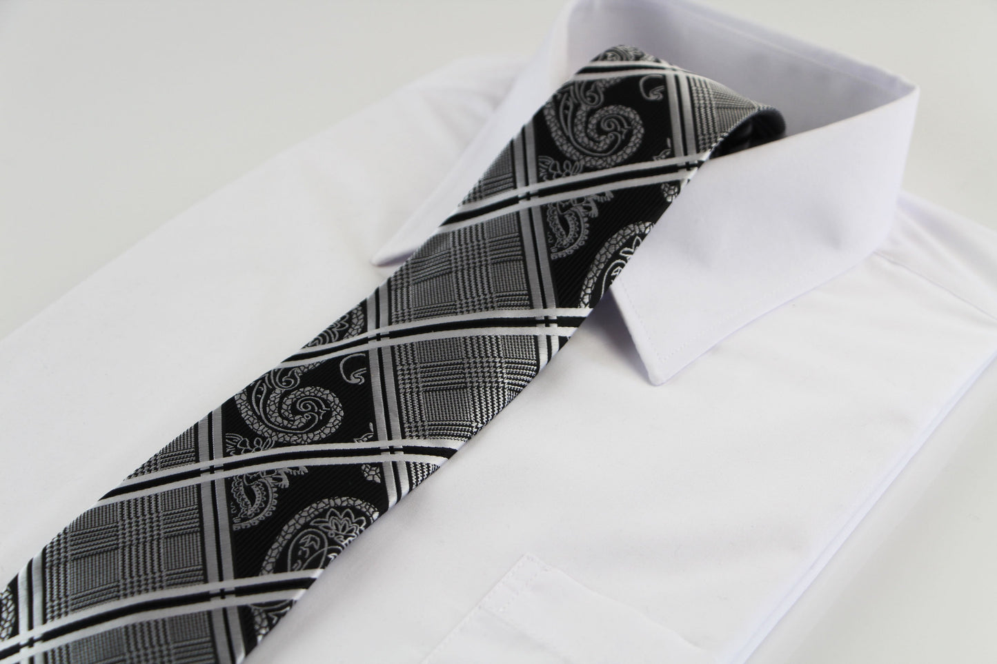 Mens Silver & Black Patterned 8cm Neck Tie