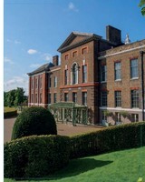 Tea at the Palace: 50 Delicious Recipes for Afternoon Tea