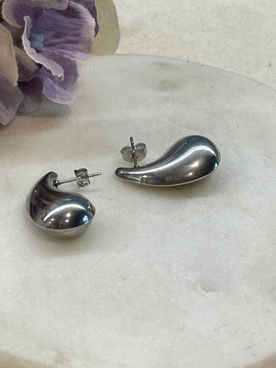 Teardrop of silver earrings