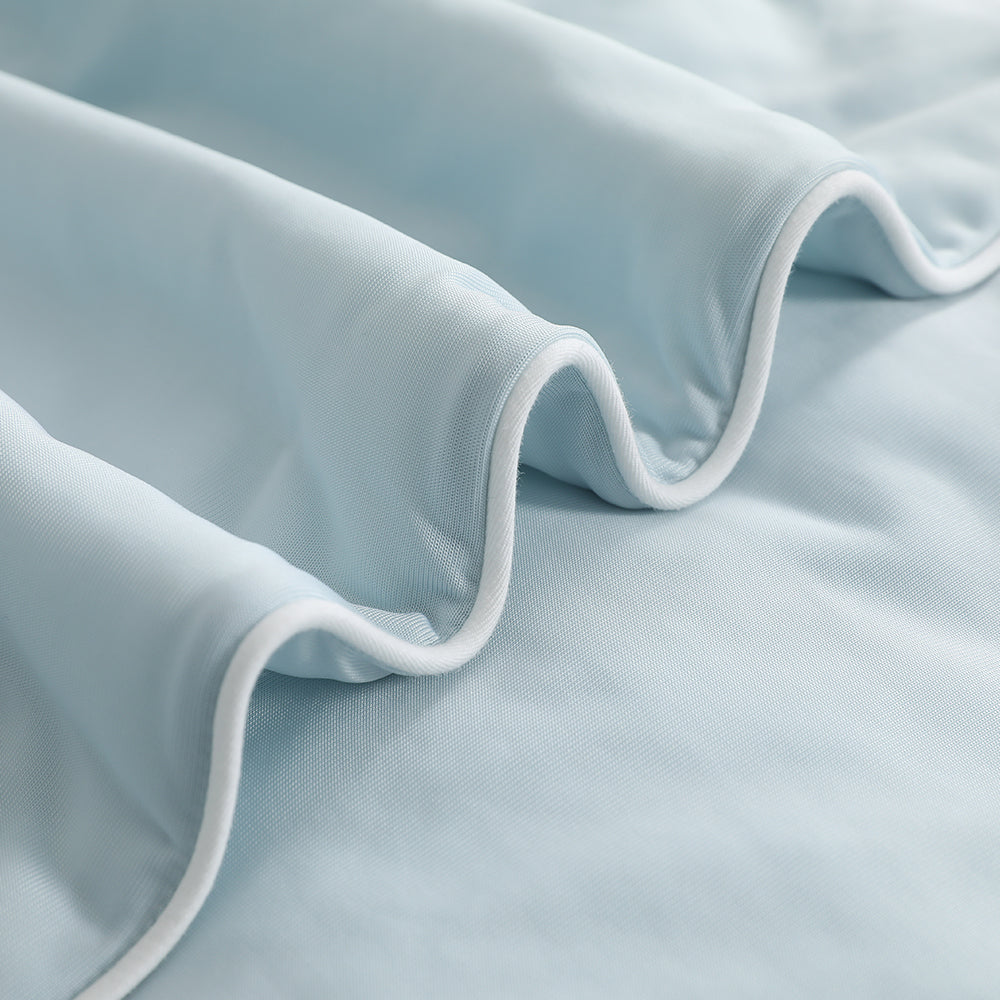 Giselle Cooling Comforter Summer Quilt Lightweight Blanket Cover Queen Blue