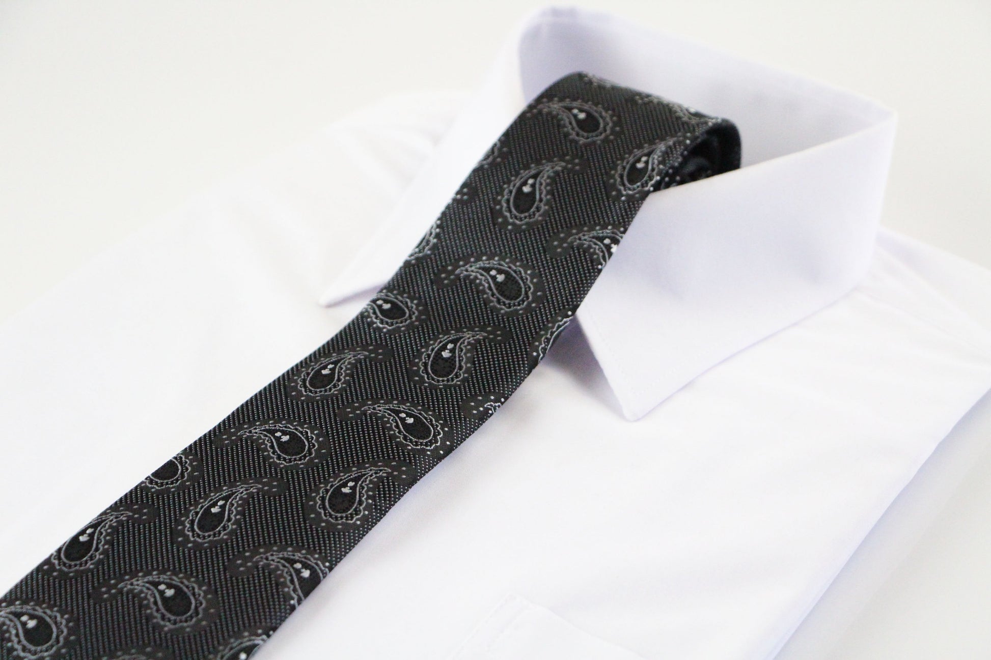 Mens Black, Dark Grey & Grey Floating Paisley Patterned 8cm Neck Tie