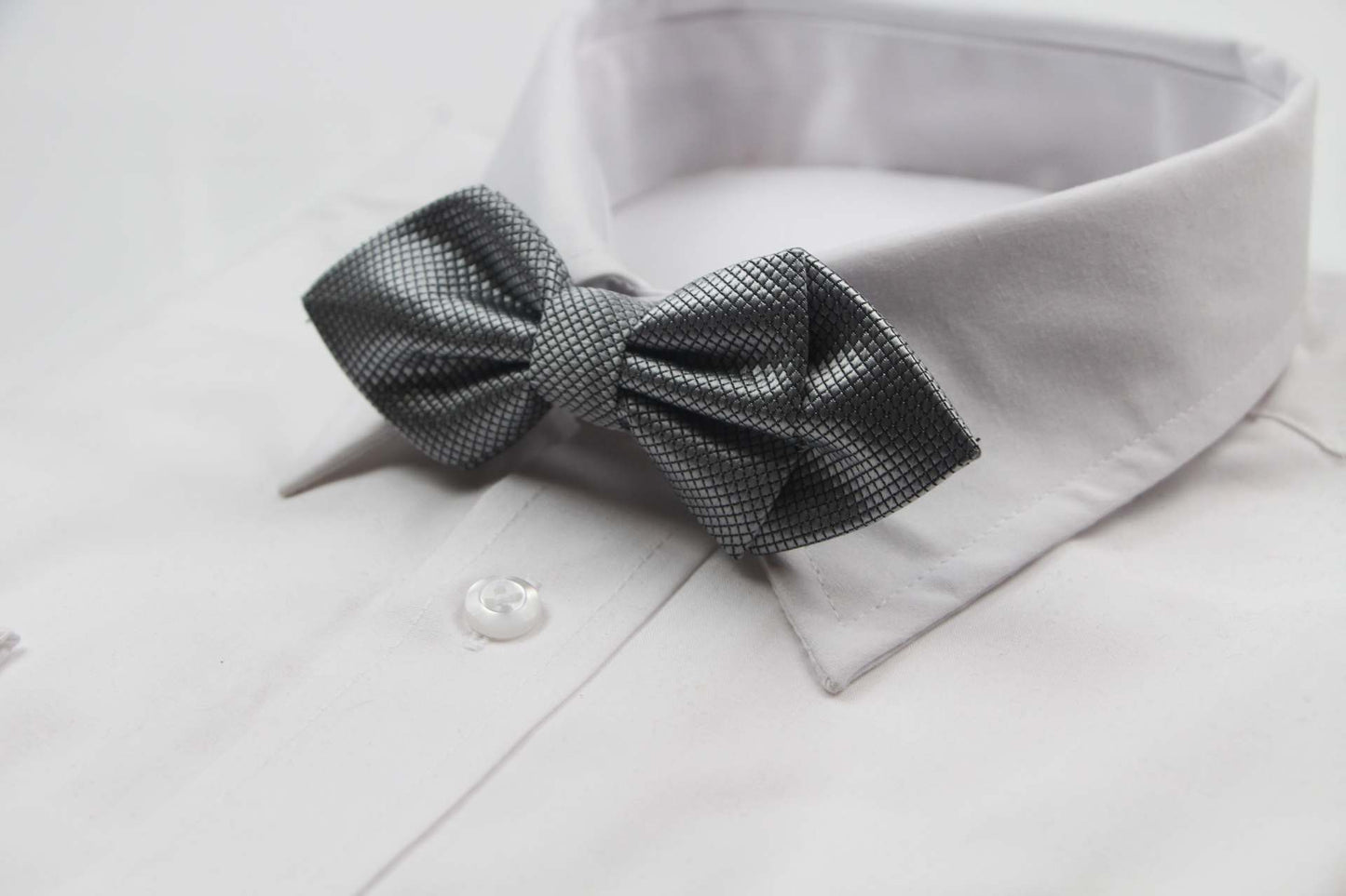 Mens Dark Silver Diamond Shaped Checkered Bow Tie