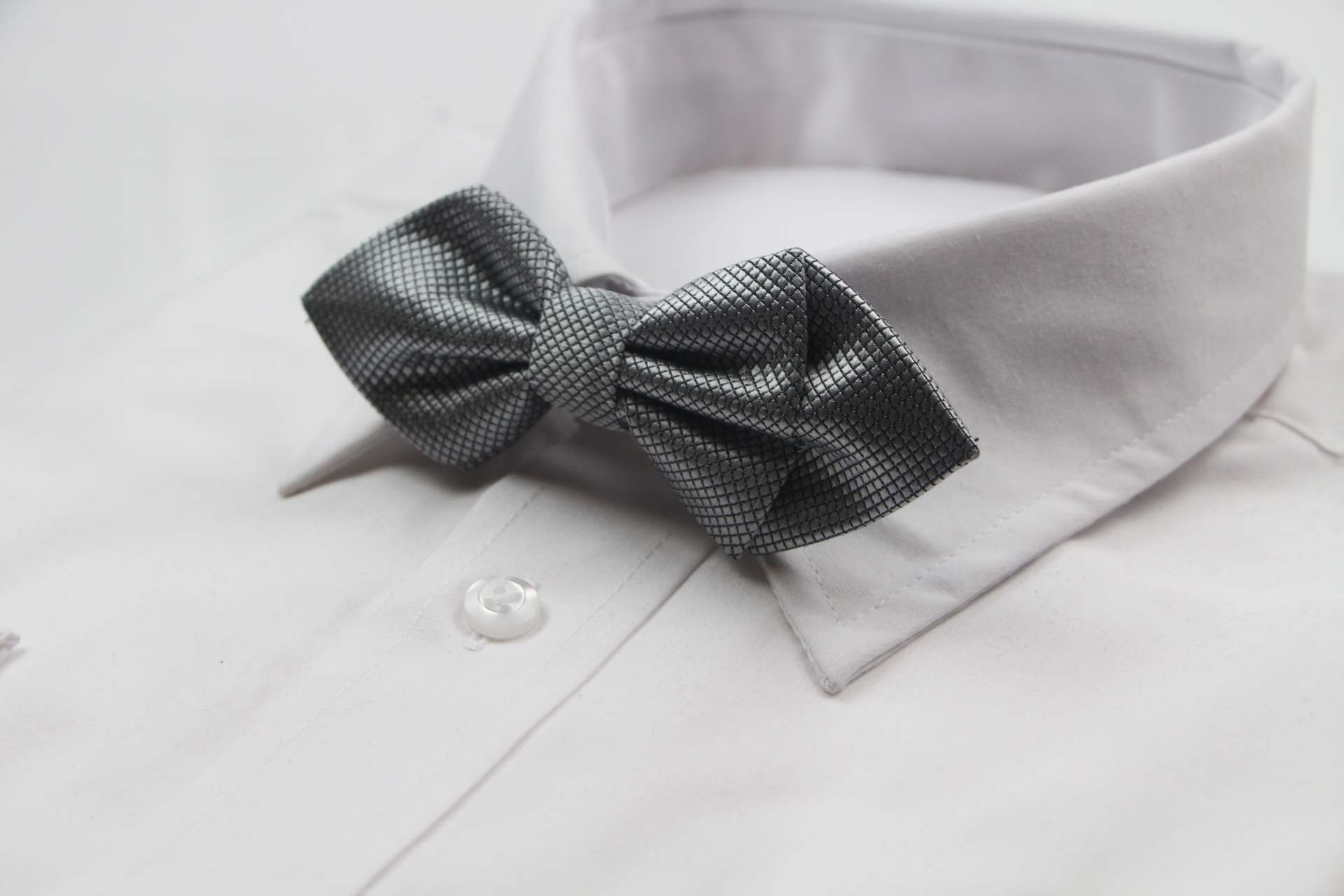 Mens Dark Silver Diamond Shaped Checkered Bow Tie