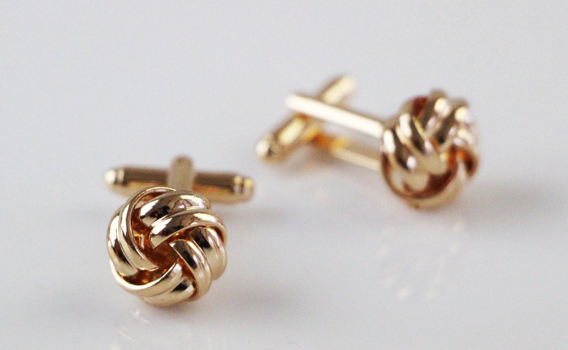 Mens Gold Knotted Cufflinks