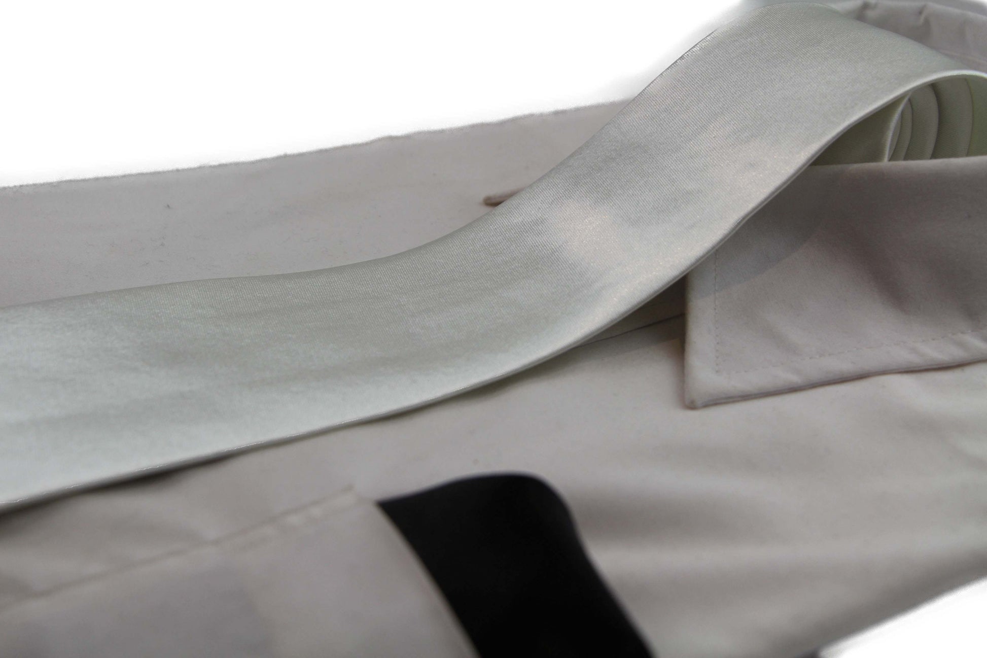 Mens Ivory 8cm Neck Tie & Black Pocket Square Set