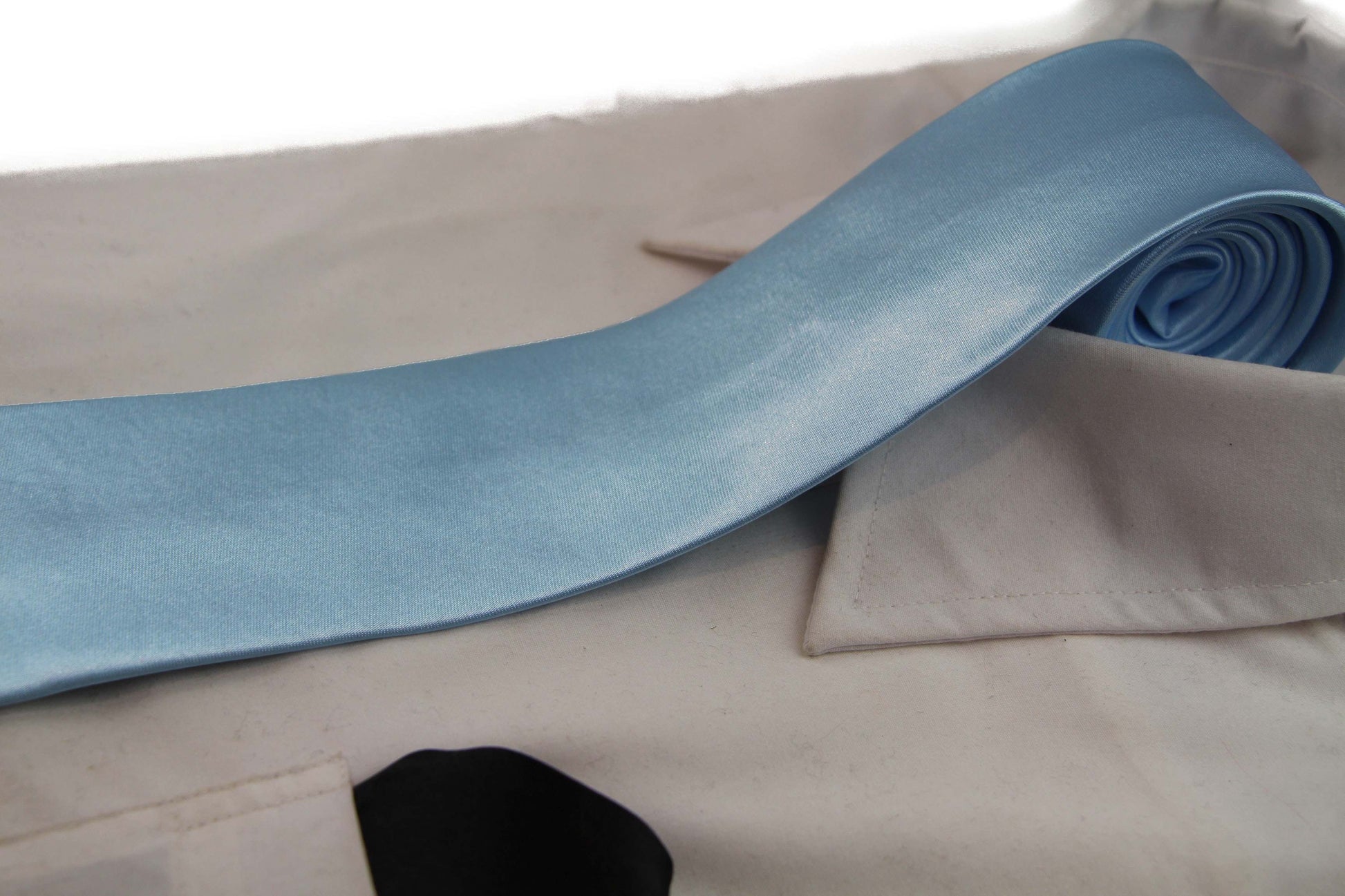Mens Light Blue 8cm Neck Tie & Black Pocket Square Set