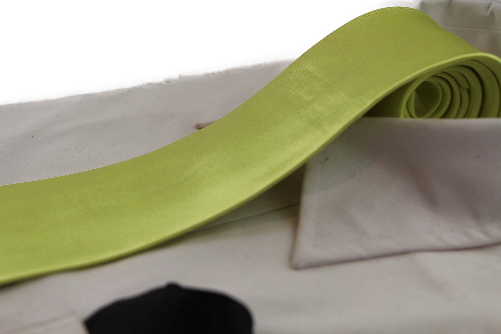 Mens Lime 8cm Neck Tie & Black Pocket Square Set