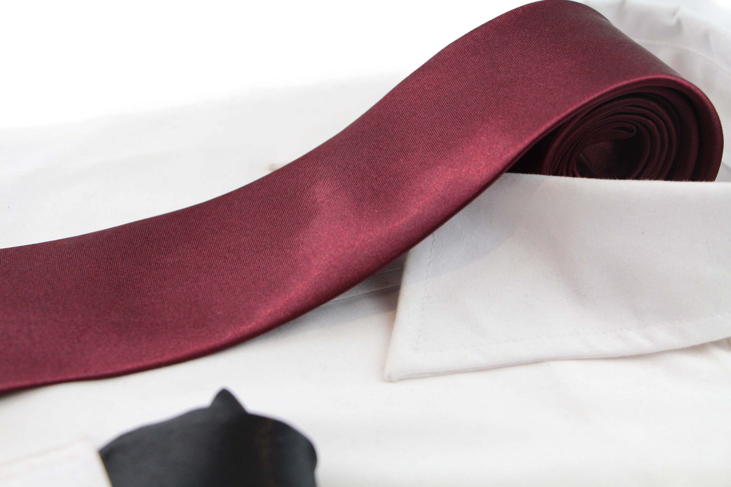 Mens Plum 8cm Neck Tie & Black Pocket Square Set