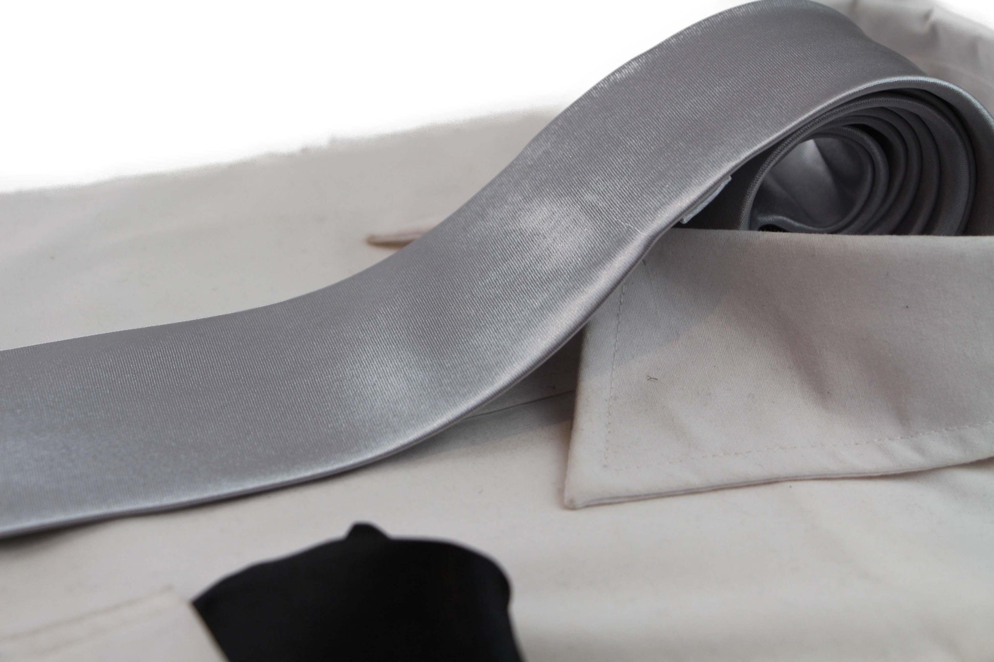 Mens Silver 8cm Neck Tie & Black Pocket Square Set