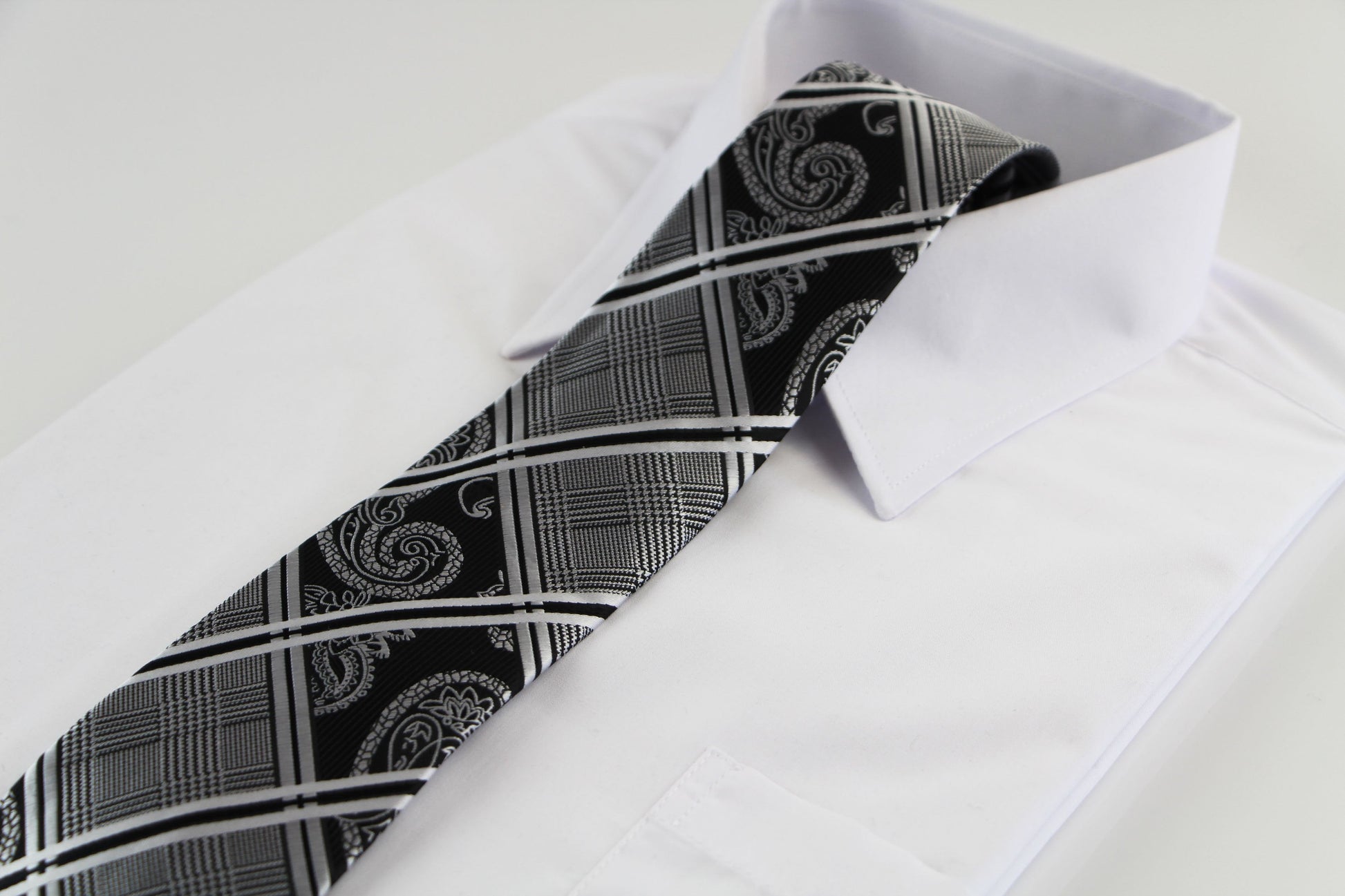 Mens Silver & Black Patterned 8cm Neck Tie