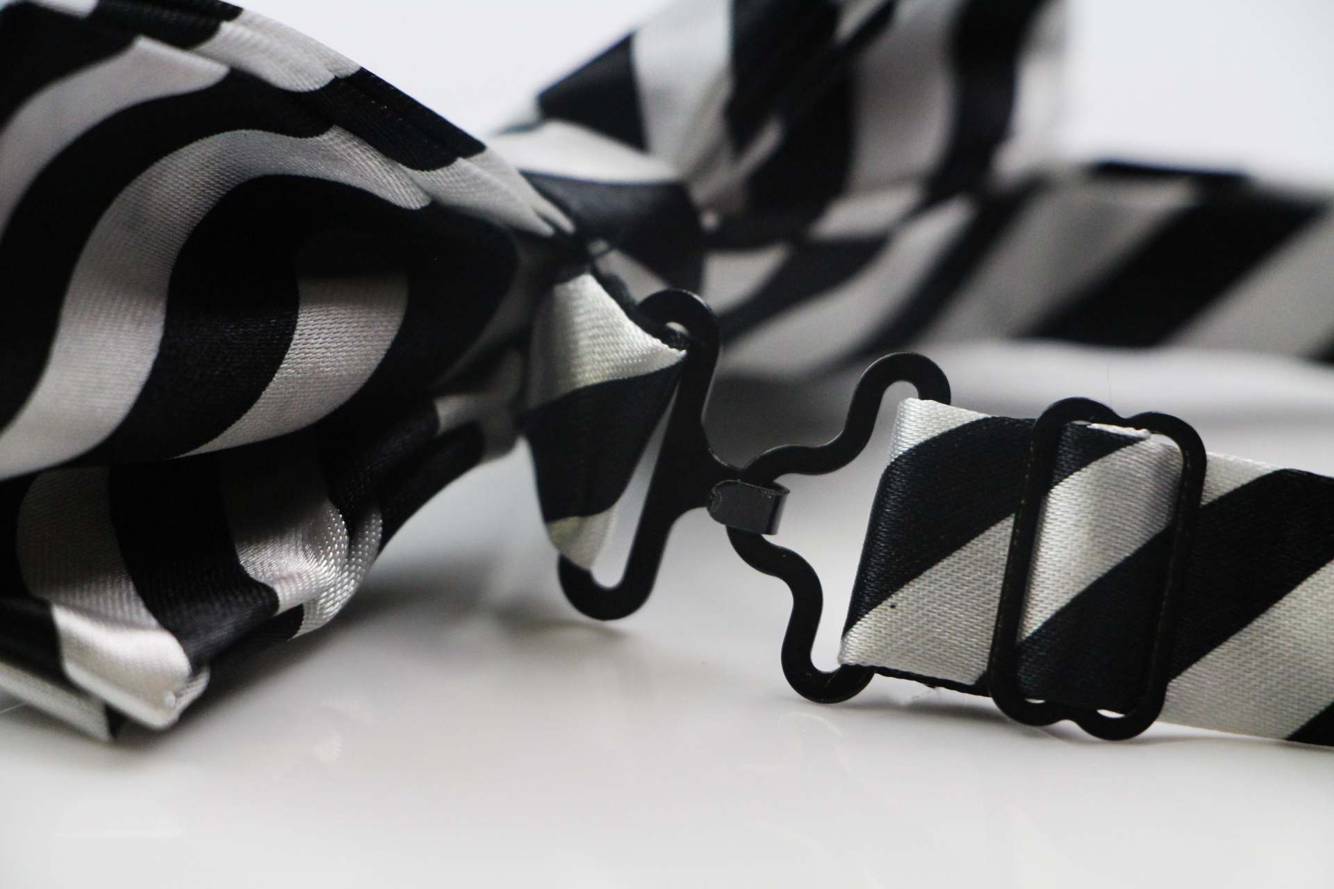 Mens Thick Black & White Diagonal Stripes Patterned Bow Tie