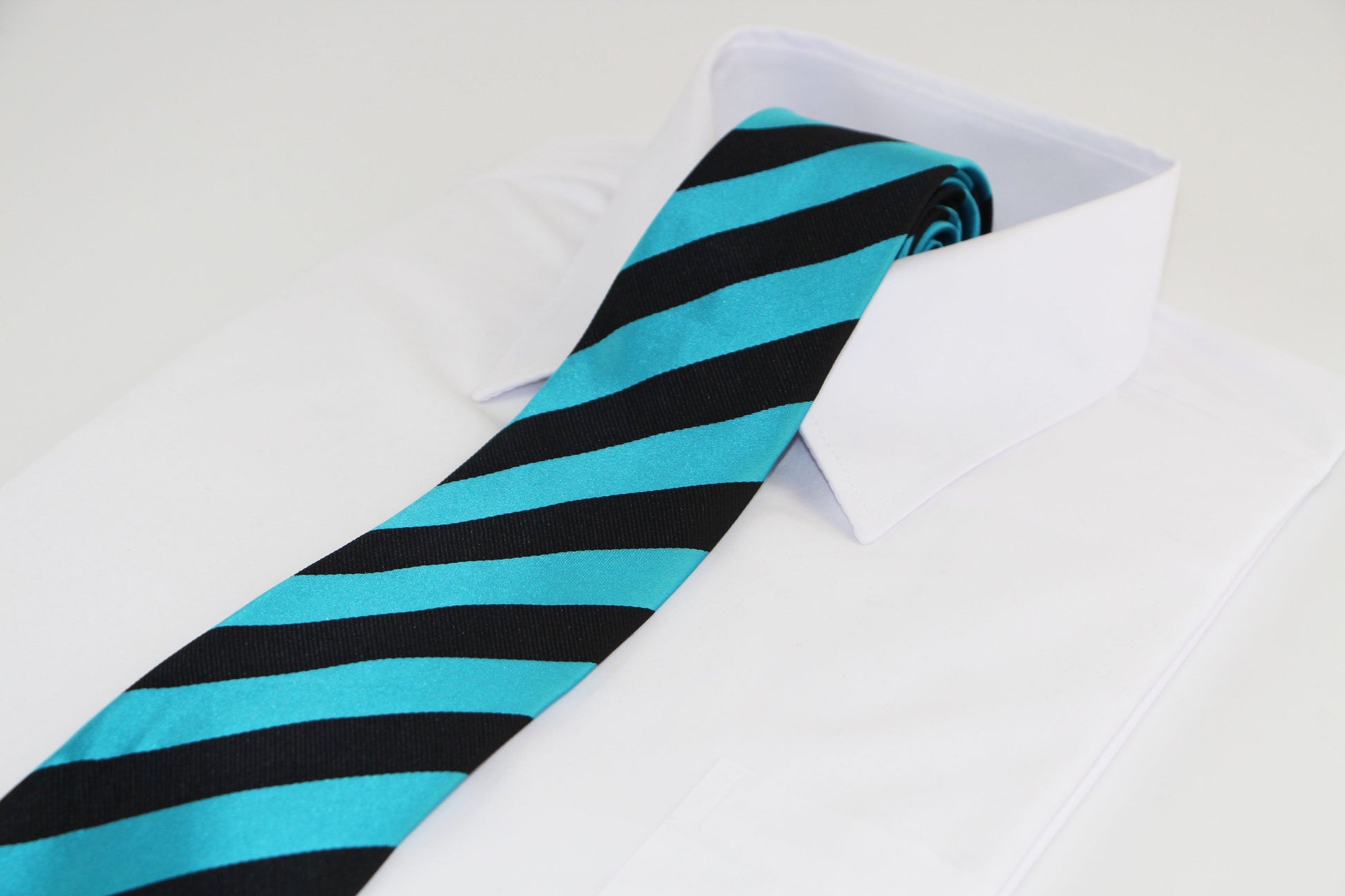 Mens Turquoise & Black Thick Striped Patterned 8cm Neck Tie