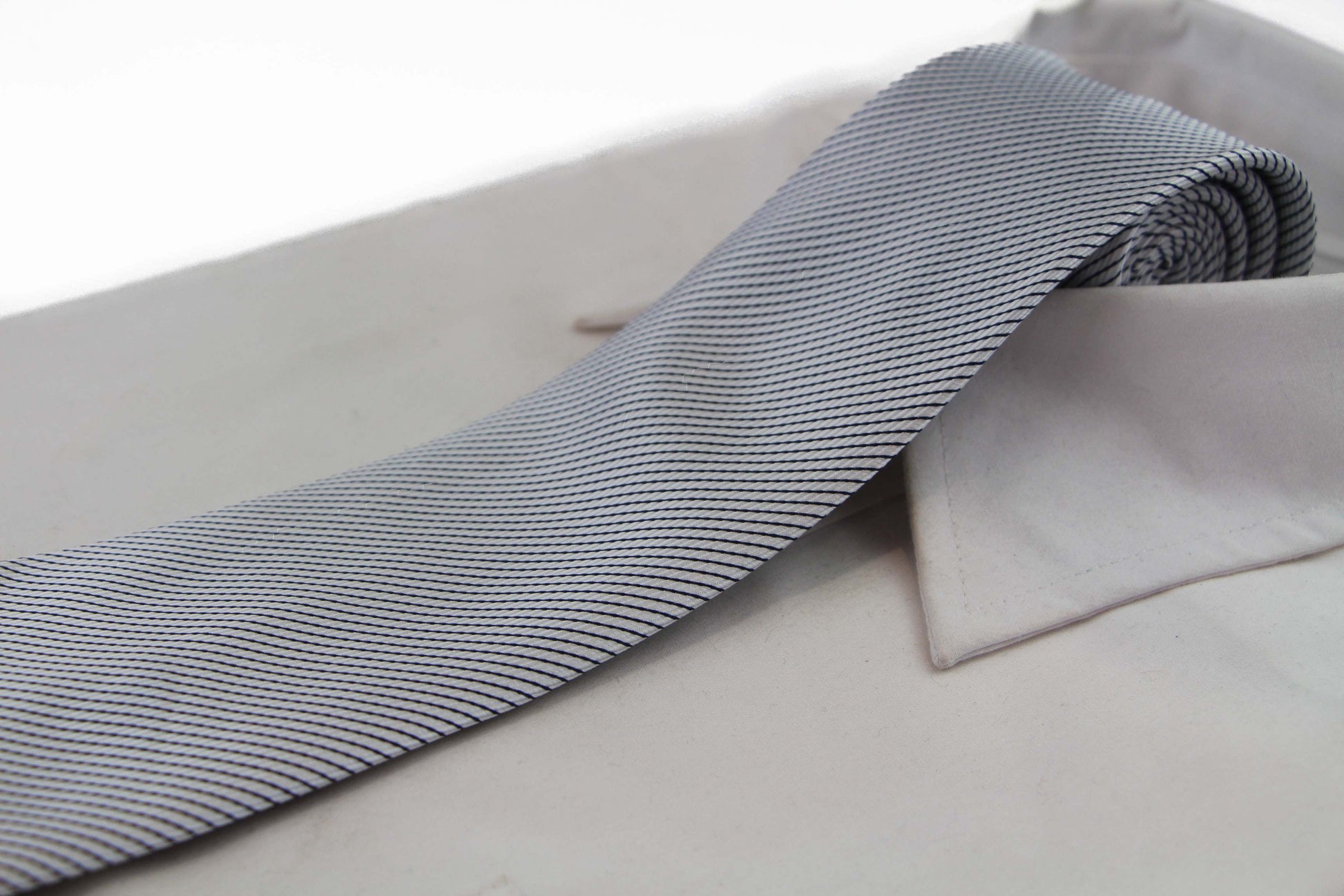 Mens White & Black Mini Stripe 8cm Patterned Neck Tie