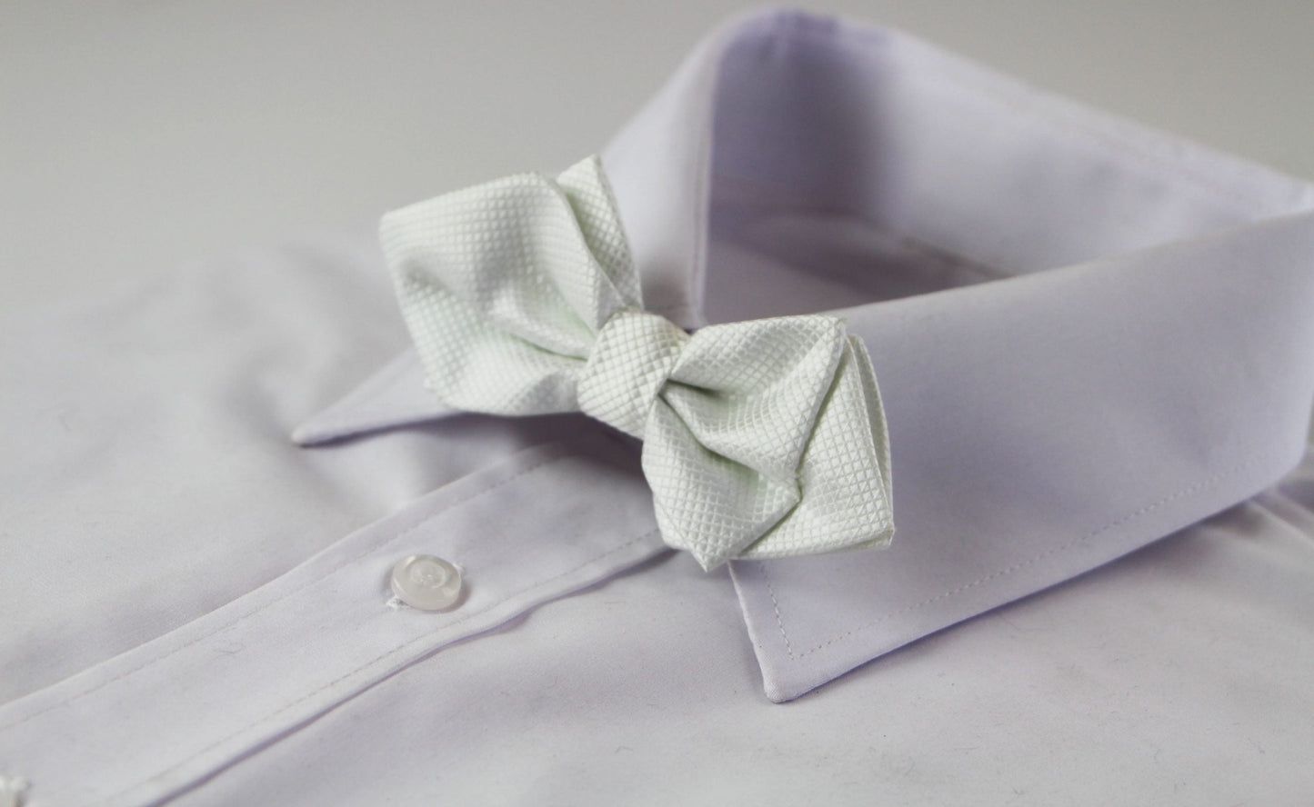 Mens White Diamond Shaped Checkered Bow Tie