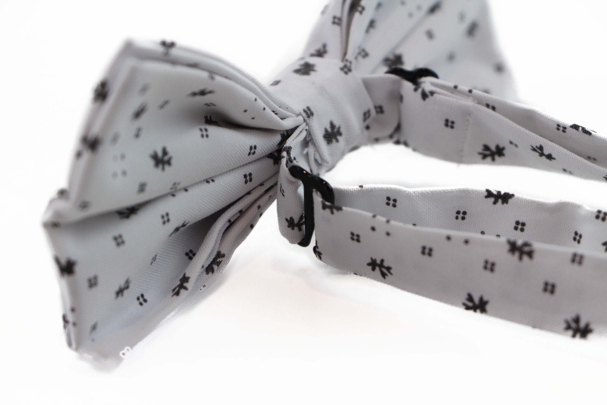 Mens White Preppy Leaf & Dots Patterned Cotton Bow Tie