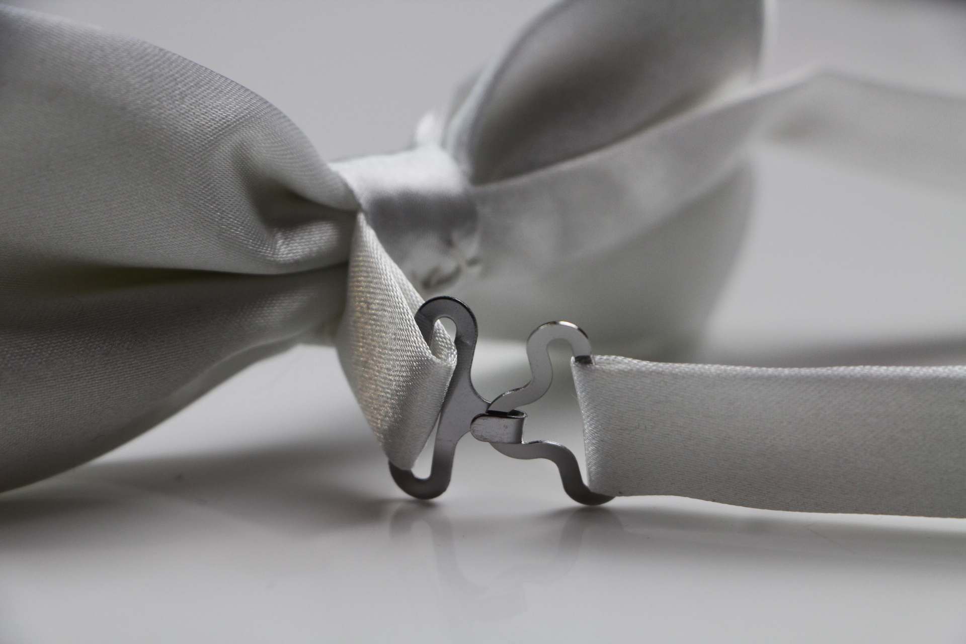 Mens White Solid Plain Colour Bow Tie